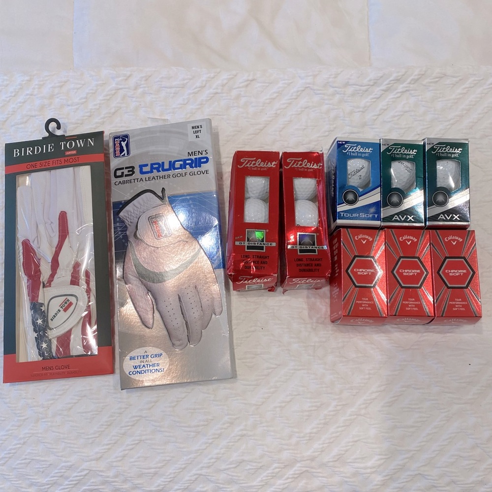 18 Golf Balls (12 Titleist/6 Callaway) & 2 Mens gloves